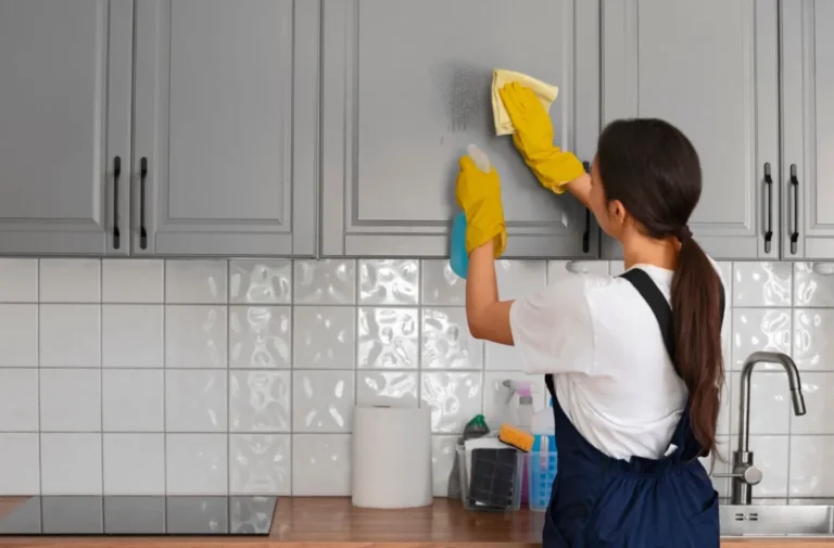 Flexible Unterhaltsreinigung in Berlin für Büros, Praxen und Gebäude. Kontinuierliche Pflege nach festem Reinigungsplan.