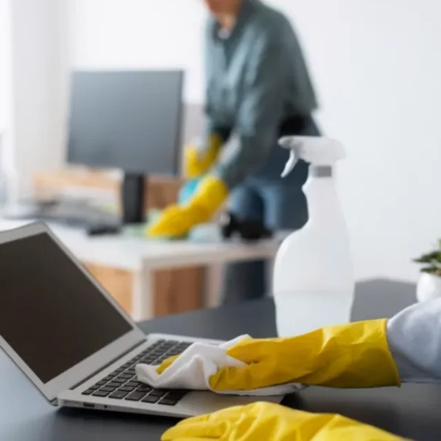 Flexible Unterhaltsreinigung in Berlin für Büros, Praxen und Gebäude. Kontinuierliche Pflege nach festem Reinigungsplan.